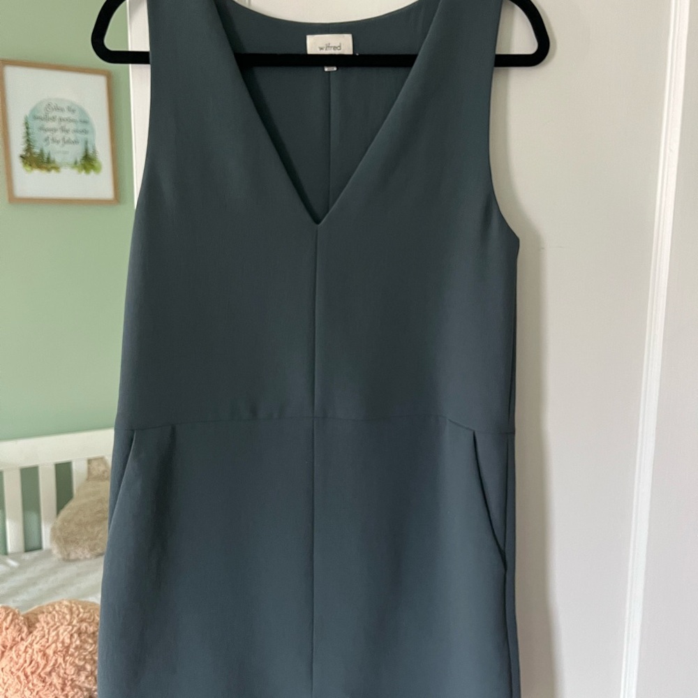 Wilfred Green Sheath Mini Dress V-Neck Sleeveless